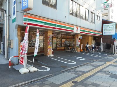 コンビニ　セブンイレブン広島新観音橋店（コンビニ）まで70m