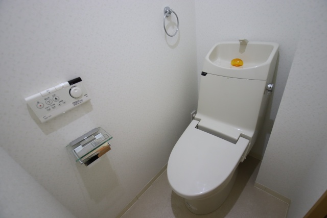 トイレ　※別室の参考写真の為、現況優先です。