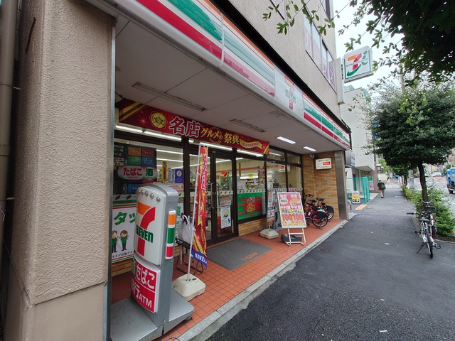 コンビニ　セブンイレブン新宿岩戸町店（コンビニ）まで139m