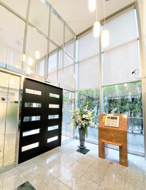 エントランス　ゆとりのあるエントランスです