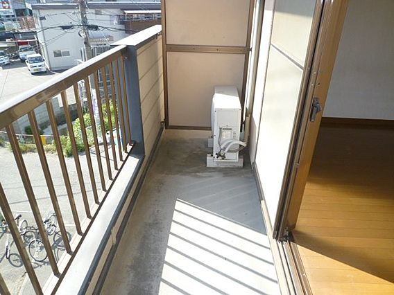 バルコニー　現況を優先とします。