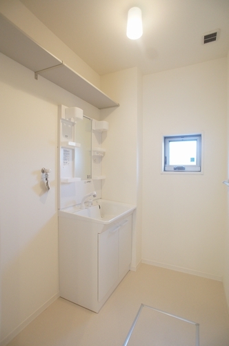 洗面設備　コンパクトで使いやすい洗面所