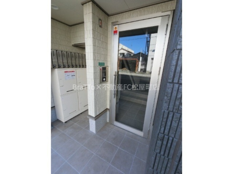 エントランス　マンション共用部分（オートロック付き）