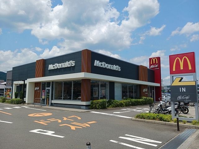 飲食店　マクドナルド ９号線千代川店（飲食店）まで400m