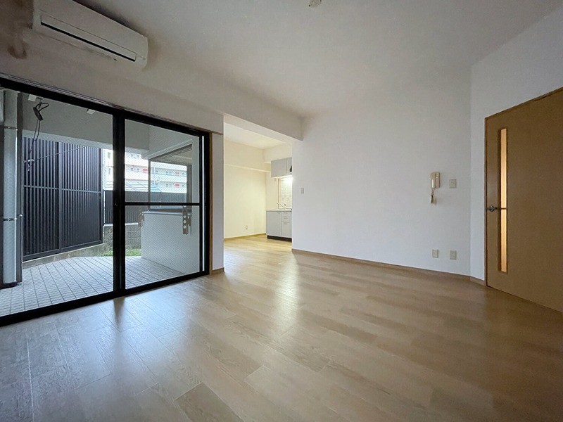 居室・リビング　こちらの居間で趣味の時間をお楽しみください