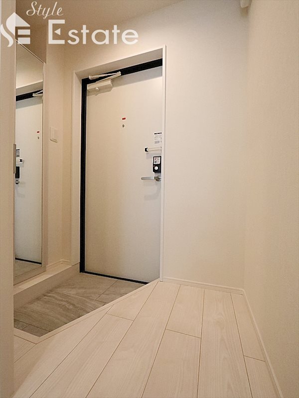 玄関　同仕様内装