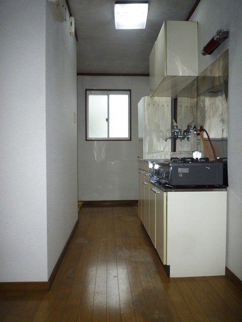 キッチン　※写真は103号室のお部屋です。