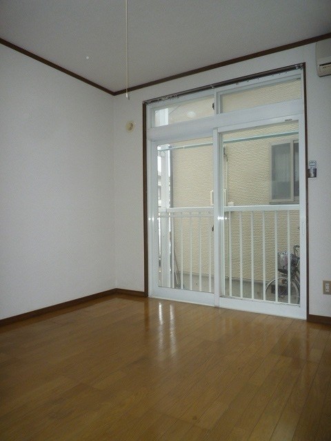 居室・リビング　※写真は103号室のお部屋です。