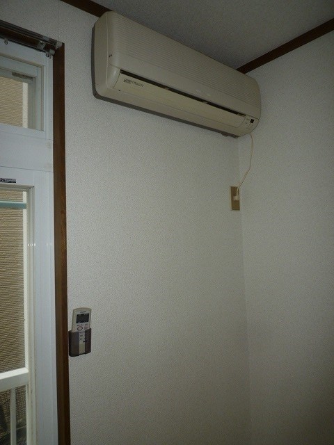 その他設備　エアコン　※写真は103号室のお部屋です。