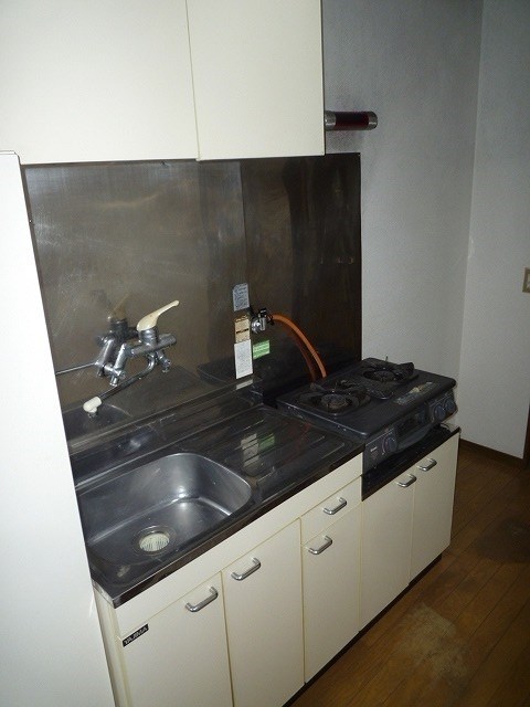 キッチン　※写真は103号室のお部屋です。