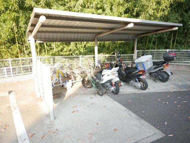 その他共有部分　★敷地内に屋根付駐輪場がございます★