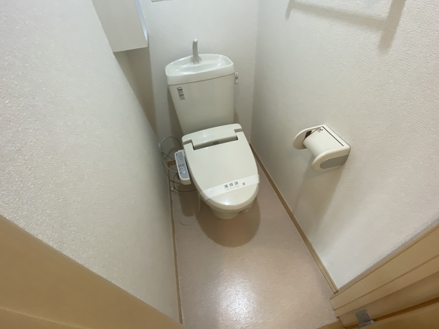 トイレ　★人気の温水洗浄便座付です★