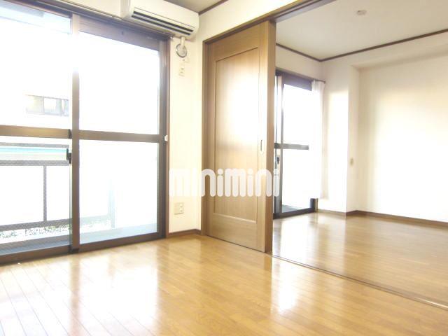 居室・リビング　引戸を開けて広々使えます