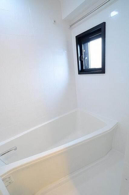 バス・シャワールーム　コンパクトで使いやすいお風呂です