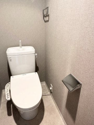 トイレ　参考写真（別部屋フルリニューアル時）