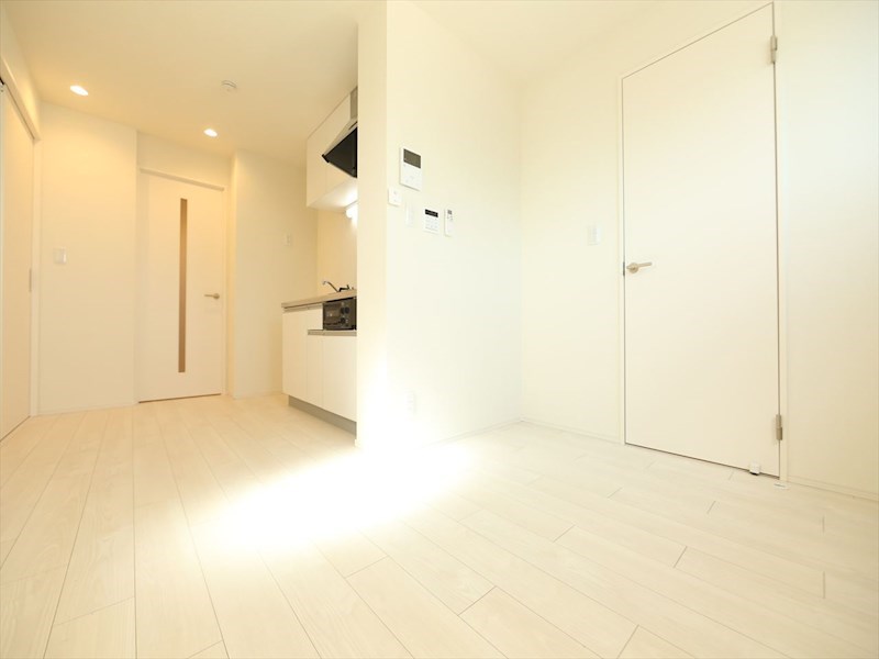 居室・リビング　ＬＤＫ8.2帖　システムキッチン　エアコン完備