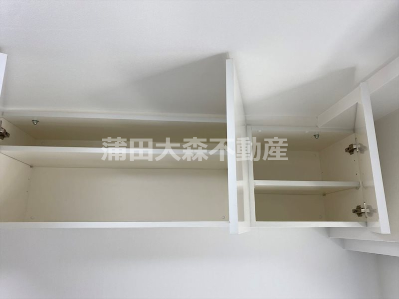 その他設備　洋室上部吊戸棚収納！