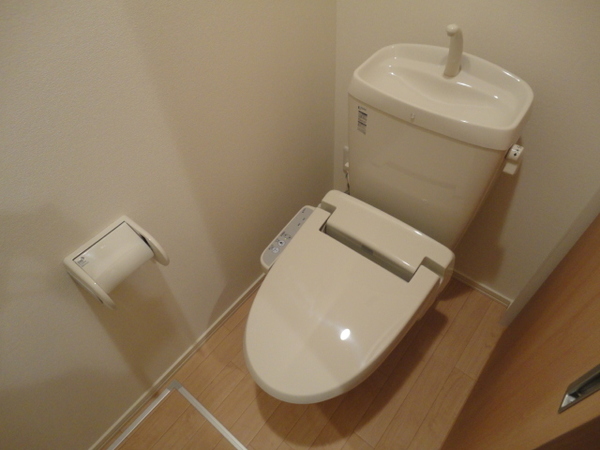 トイレ　ウォシュレット付き