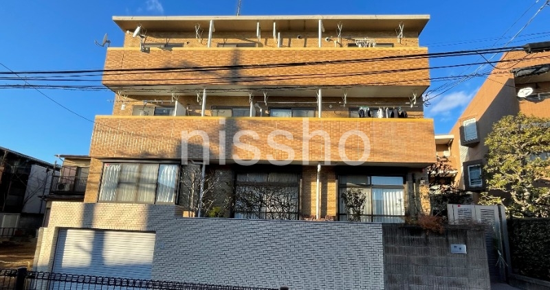建物外観　コンビニまで徒歩４分！３階建てＲＣマンション！