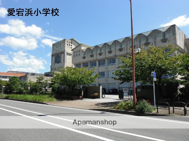小学校　福岡市立愛宕浜小学校（小学校）まで667m