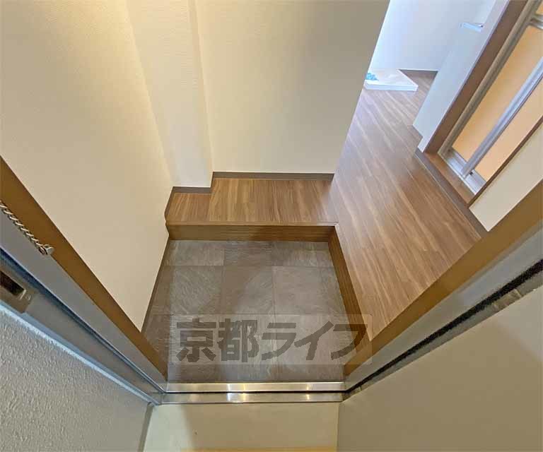 玄関　ゆとりある広さの玄関です。