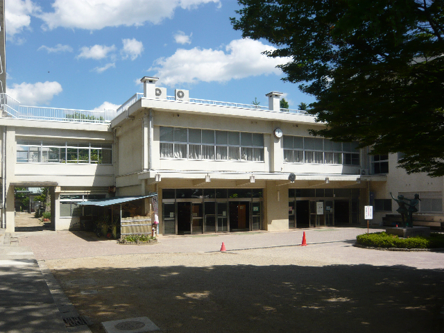 小学校　飯田市立上郷小学校（小学校）まで1470m
