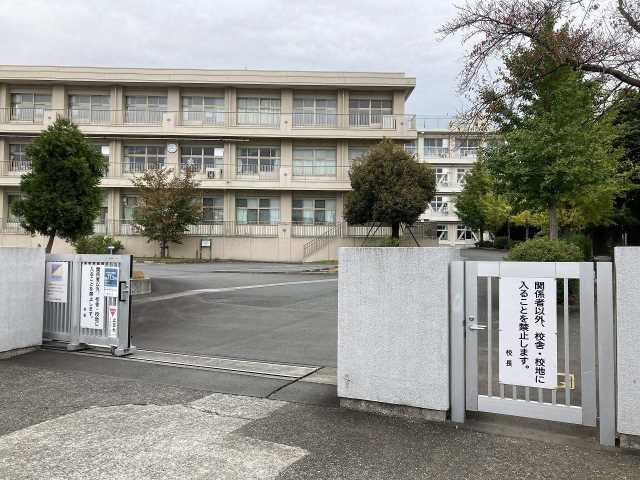 小学校　丘小学校（小学校）まで734m