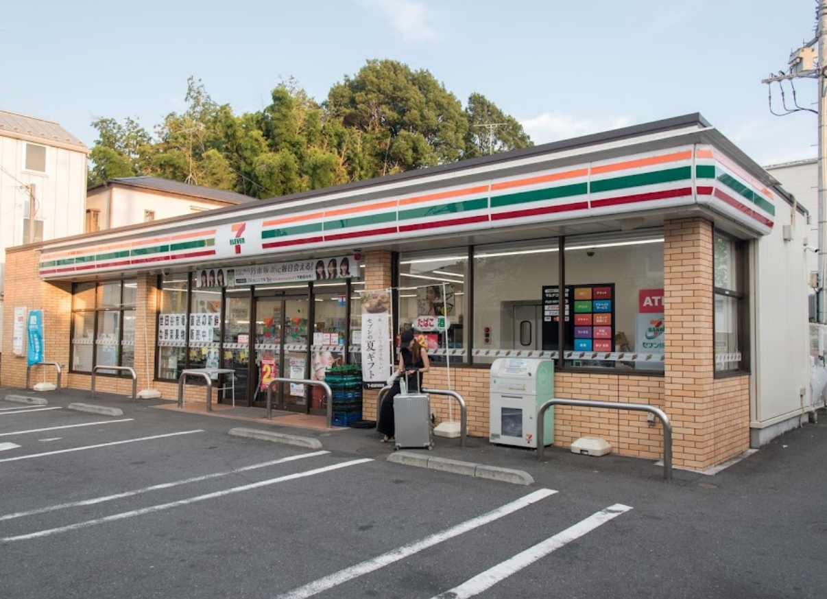 コンビニ　セブンイレブン世田谷経堂本町通り店（コンビニ）まで587m