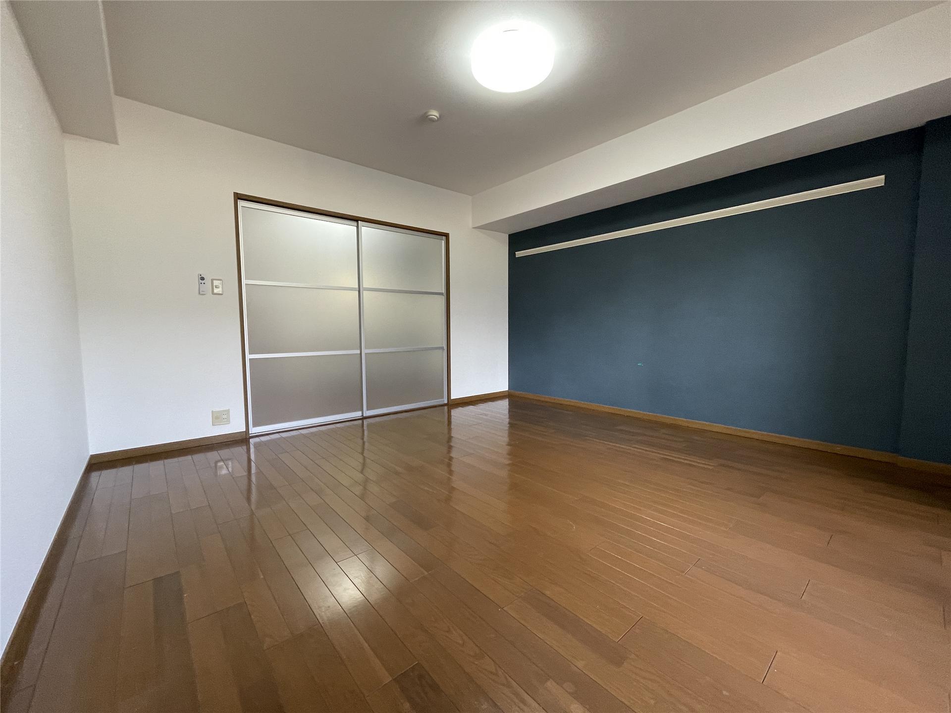 居室・リビング　洋室10帖の広々としたお部屋です
