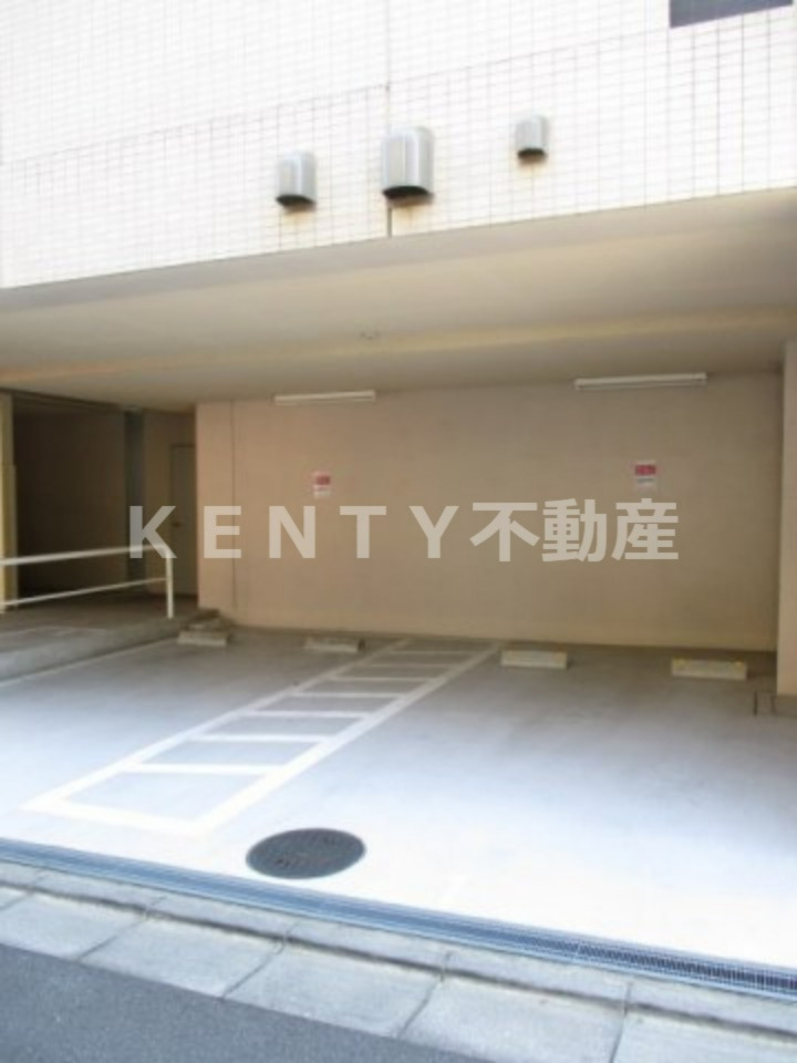 駐車場　駐車場があるので、車を買う予定の方も安心です