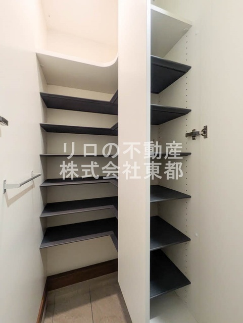 玄関　玄関には下駄箱があるのでスッキリとした空間を保てます。