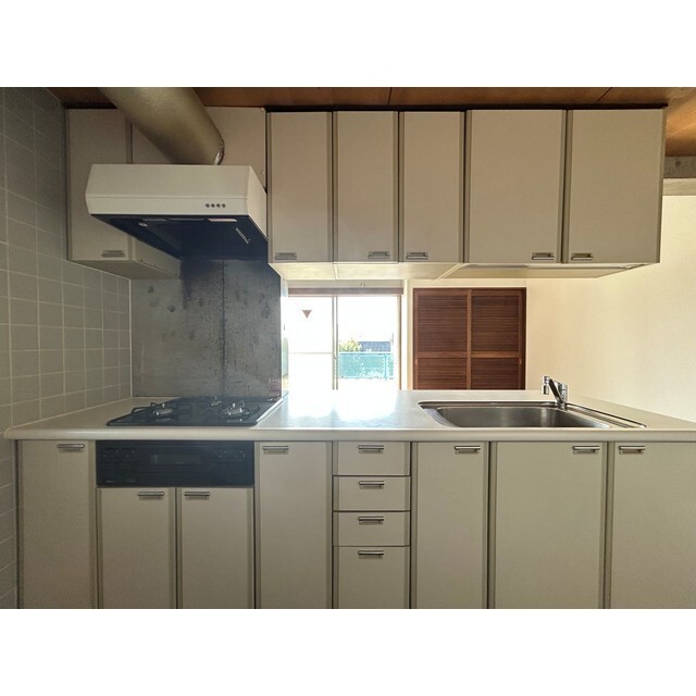 キッチン　システムキッチン・３口ガスコンロ
