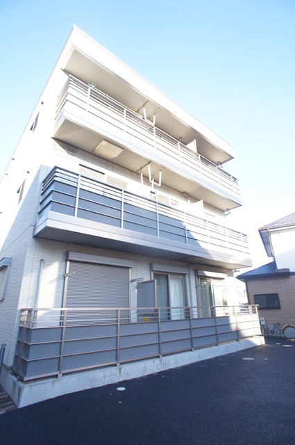 建物外観　現地待合せで内見できますよ