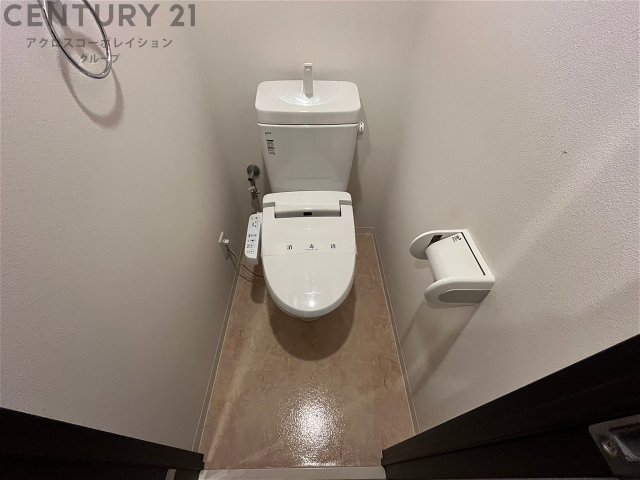 トイレ　温水洗浄便座つきで便利です