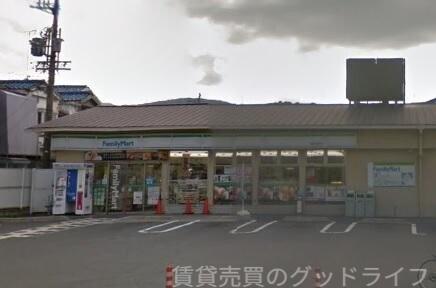 コンビニ　ファミリーマート西京山田店（コンビニ）まで941m