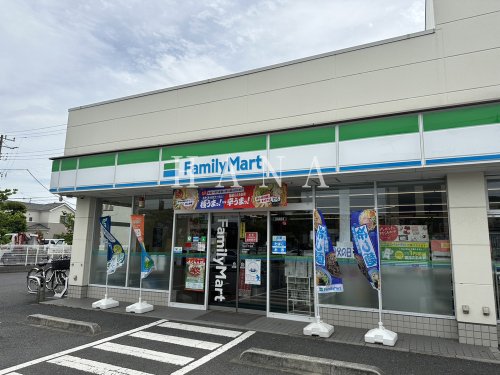 コンビニ　ファミリーマート 江北三丁目店（コンビニ）まで1227m