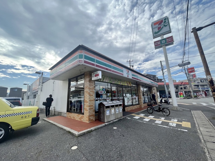 コンビニ　セブンイレブン（コンビニ）まで350m
