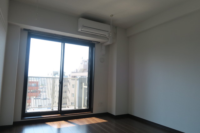 居室・リビング　６．５帖のお部屋になります