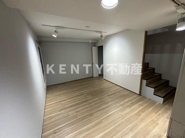 その他部屋・スペース　開放的な寝室です
