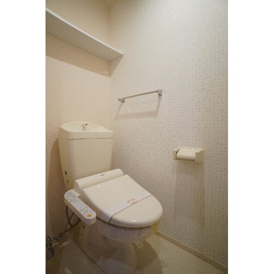 トイレ　※同仕様、別の部屋の写真です