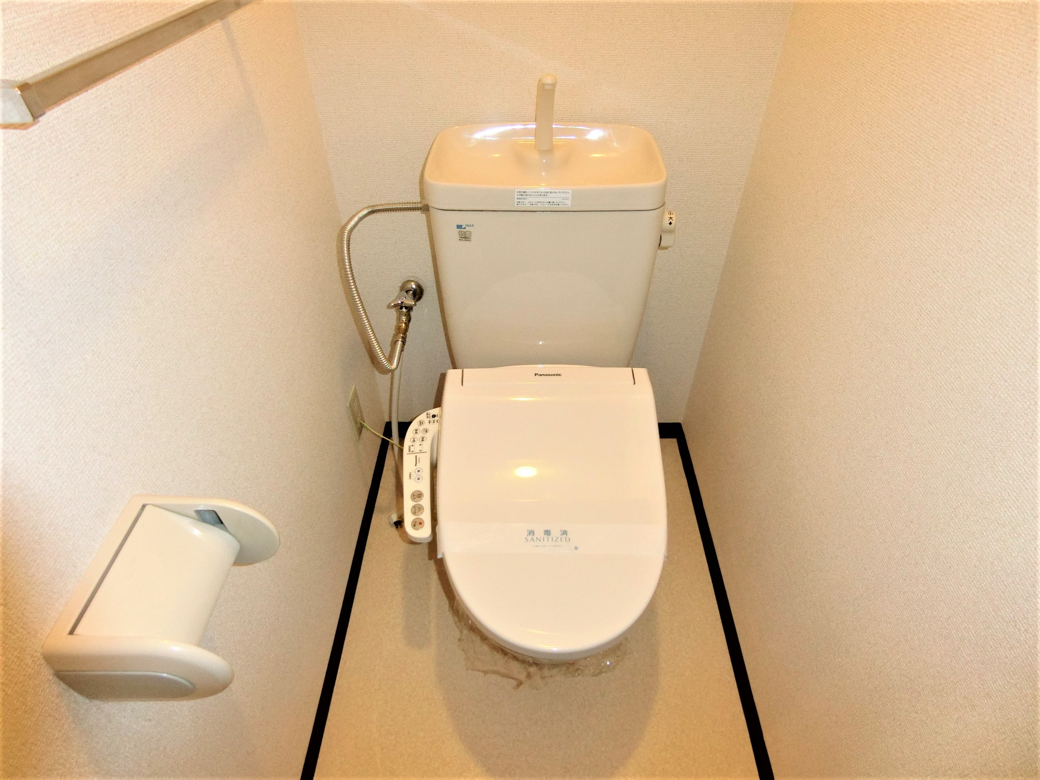 トイレ　温水洗浄機付のトイレです☆
