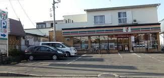 コンビニ　セブンイレブン村岡東店（コンビニ）まで575m