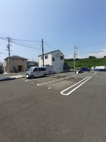 駐車場　駐車場に車を止められます