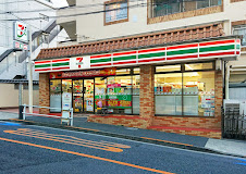 コンビニ　セブンイレブン新宿喜久井町店（コンビニ）まで210m