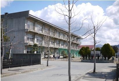 中学校　長野市立篠ノ井東中学校（中学校）まで1352m