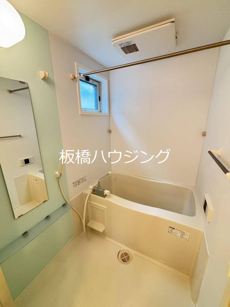バス・シャワールーム　追い焚きと浴室乾燥暖房あり