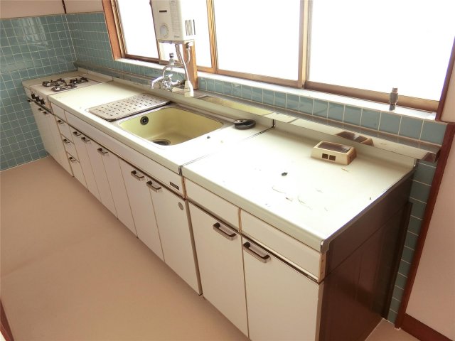 キッチン　作業スペース広めなシステムキッチン♪3口ガスコンロ付！