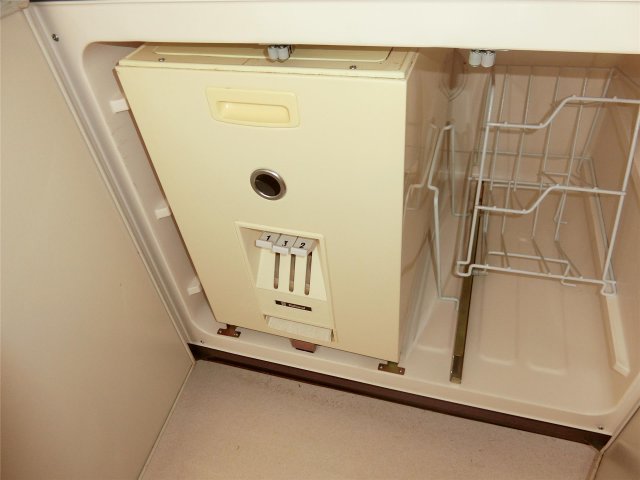その他設備　キッチン下の収納にはお米の貯蔵に便利な米びつ付♪