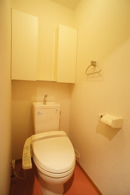 トイレ　※写真は同じ間取りの１０４号室です