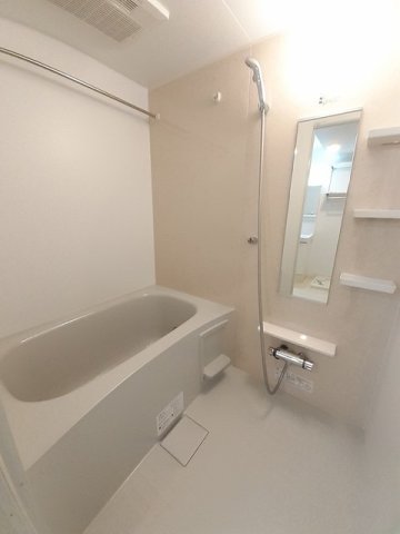 バス・シャワールーム　コンパクトで使いやすいお風呂です